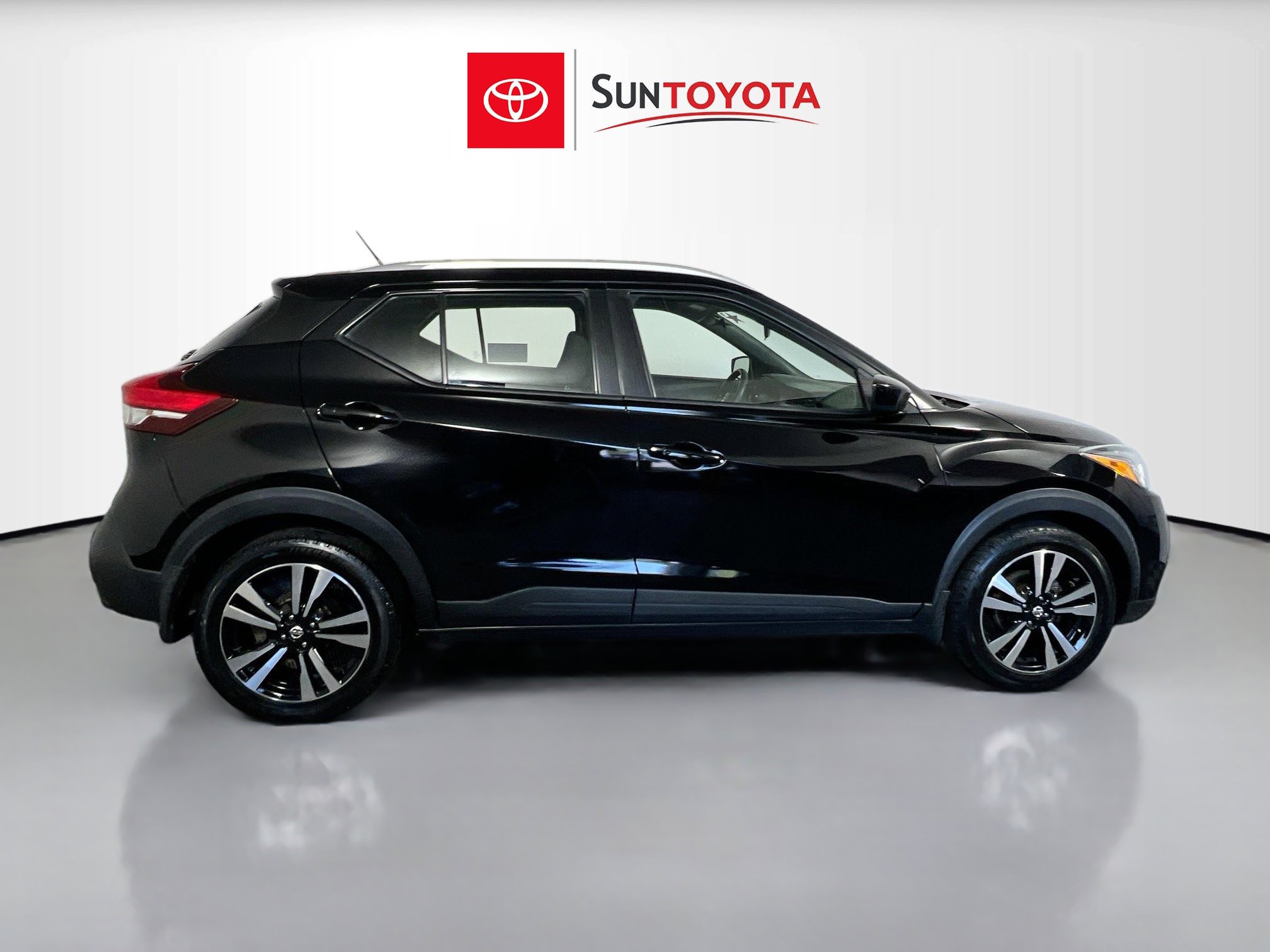 Used 2020 Nissan Kicks SV FWD image 2