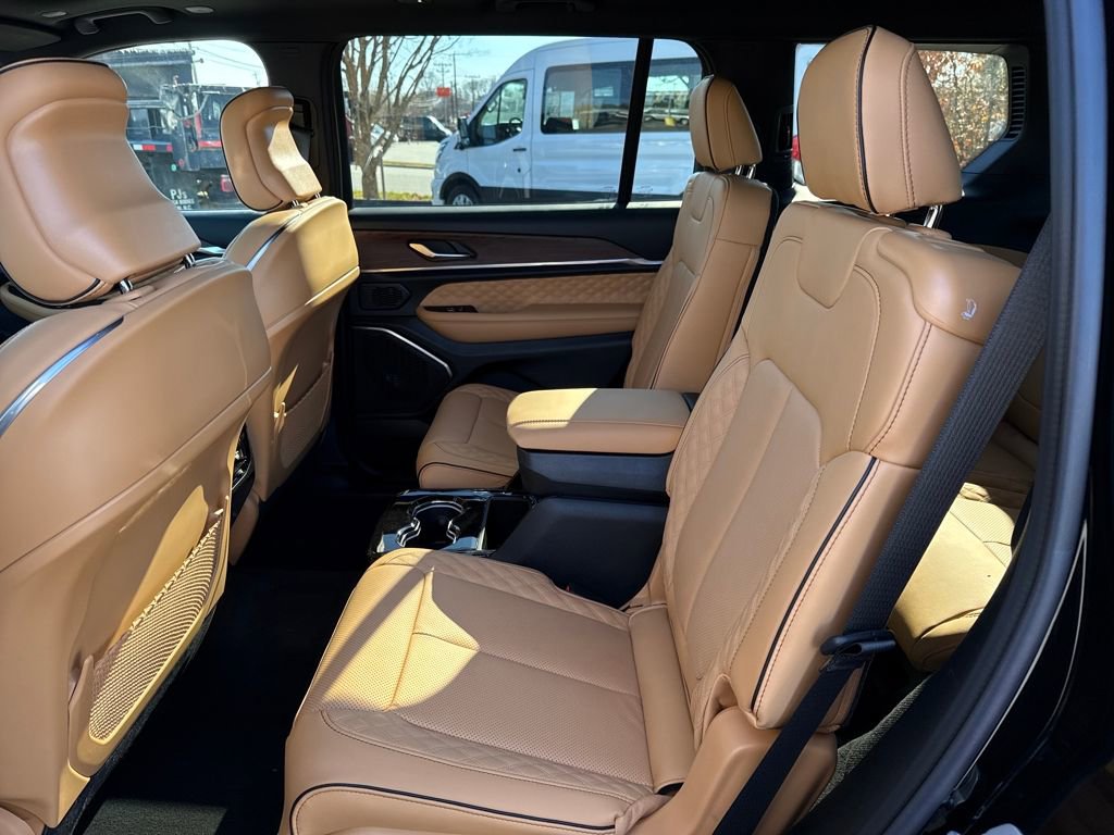 New 2025 Jeep Grand Cherokee L Summit w/ Obsidian Package image 23
