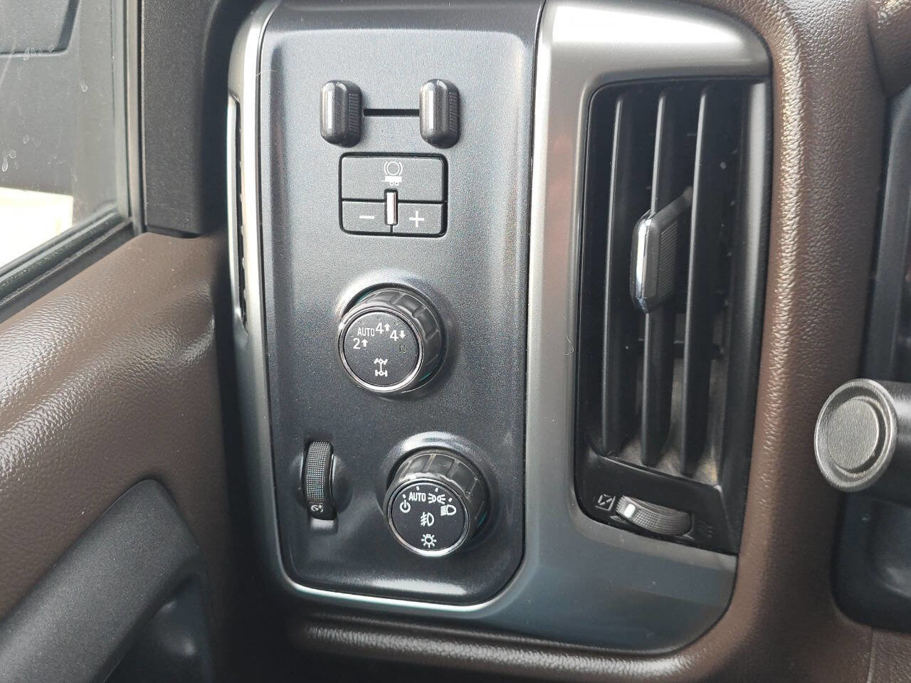 Used 2017 Chevrolet Silverado 1500 LT w/ All Star Edition image 24