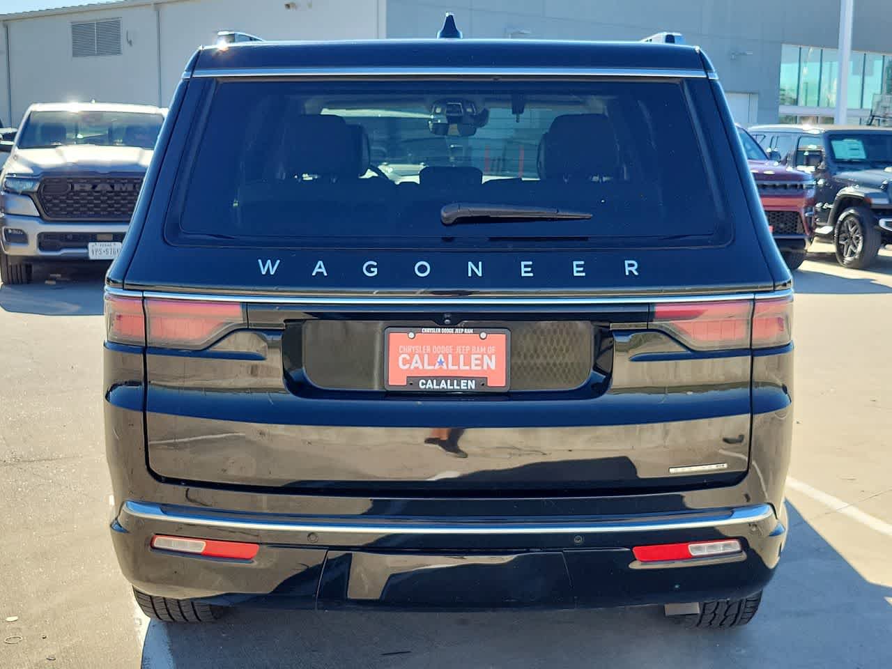 Used 2024 Jeep Wagoneer Series III AWD/4WD image 13