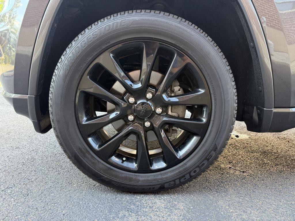 Used 2019 Jeep Grand Cherokee Altitude AWD/4WD image 37