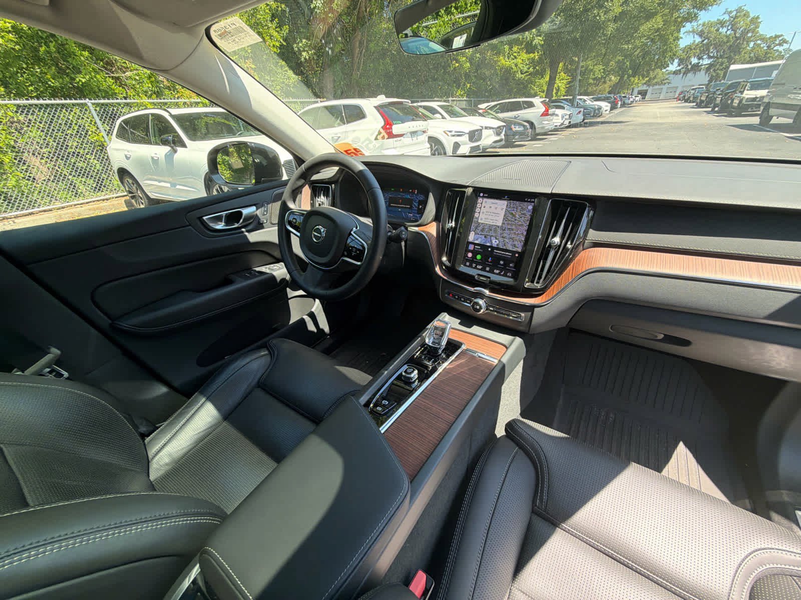 Used 2023 Volvo XC60 B5 Ultimate w/ Climate Package FWD image 20