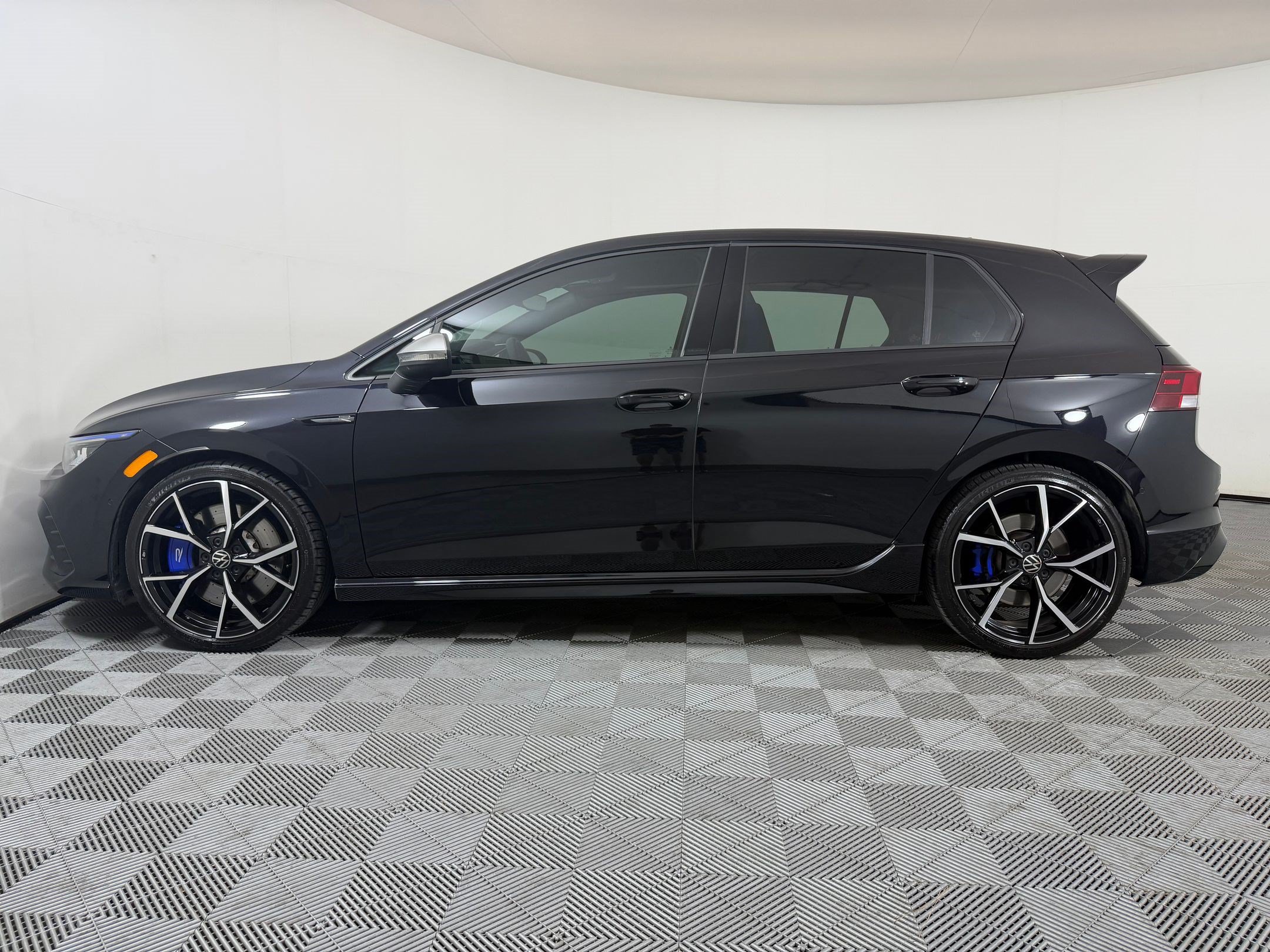 Used 2023 Volkswagen Golf R AWD/4WD image 2
