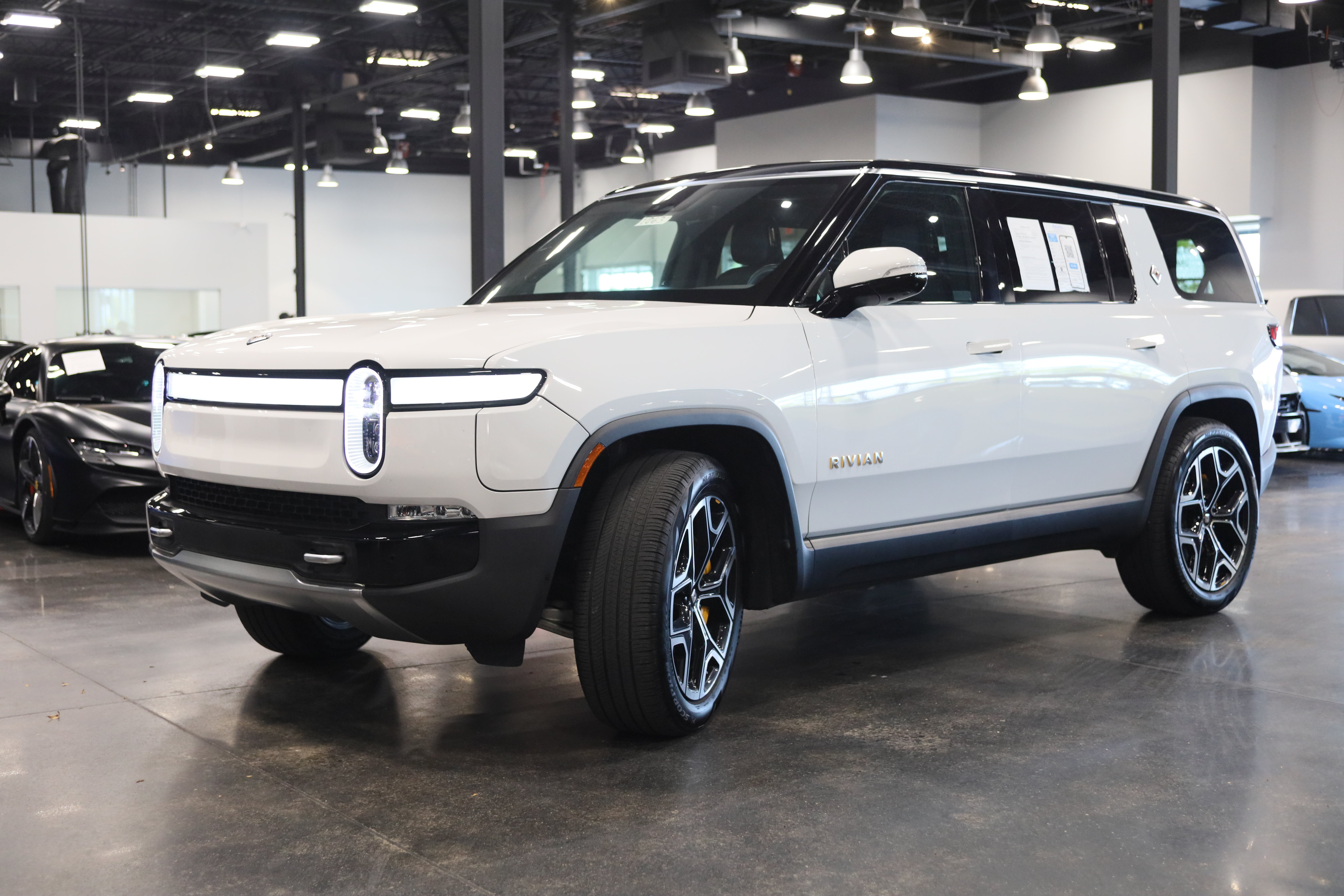 Used 2022 Rivian R1S Launch Edition Quad AWD/4WD image 3