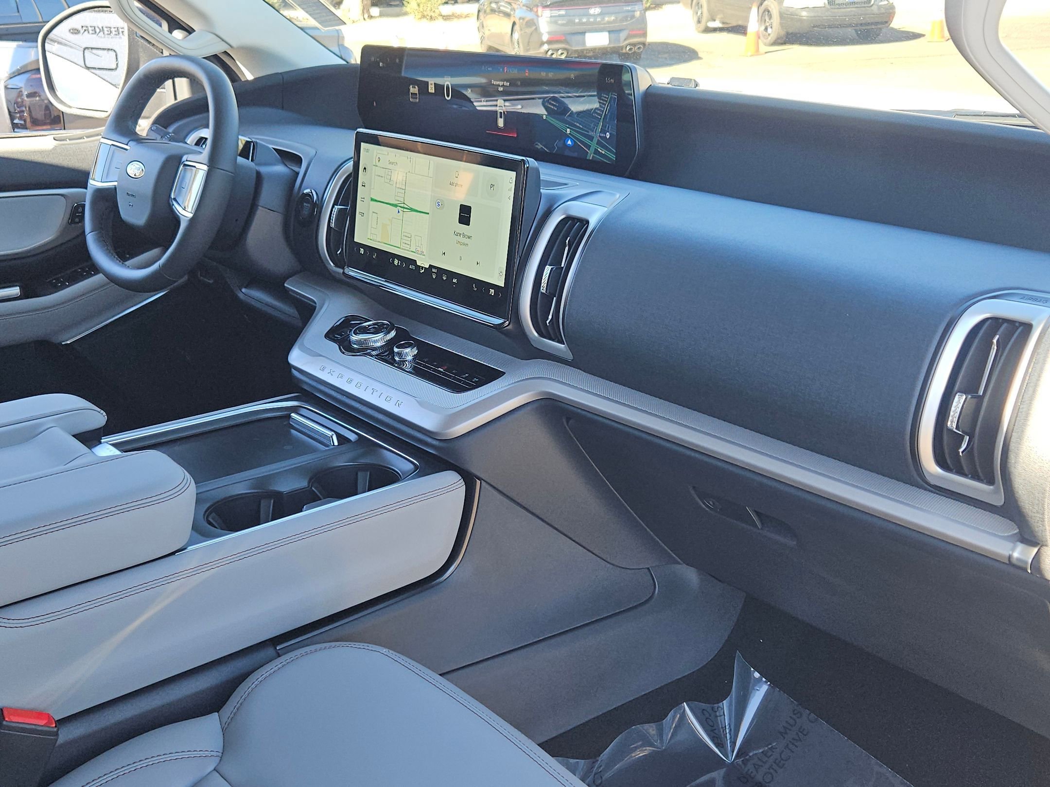 New 2025 Ford Expedition Active image 32