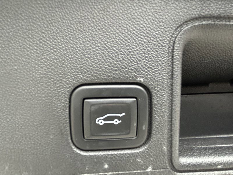 Used 2023 GMC Terrain AT4 w/ Tech Package AWD/4WD image 12