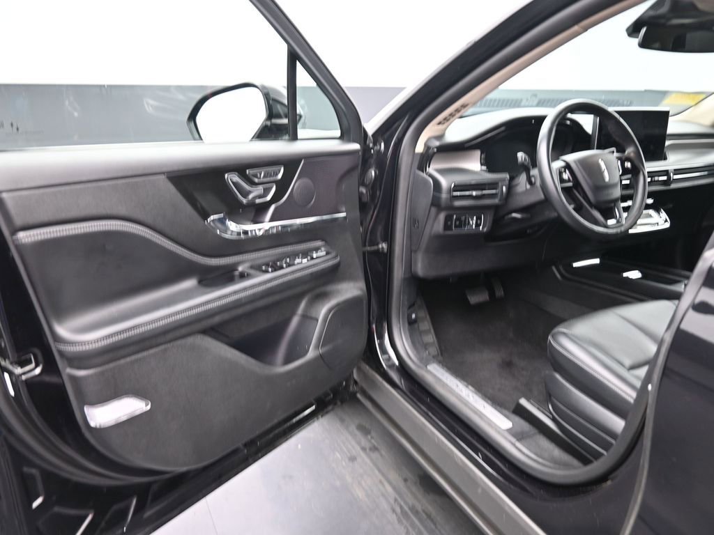 Used 2024 Lincoln Corsair Reserve image 18