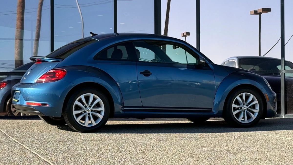 Used 2017 Volkswagen Beetle 1.8T S FWD image 13