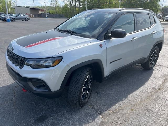 Used 2024 Jeep Compass Trailhawk image 3