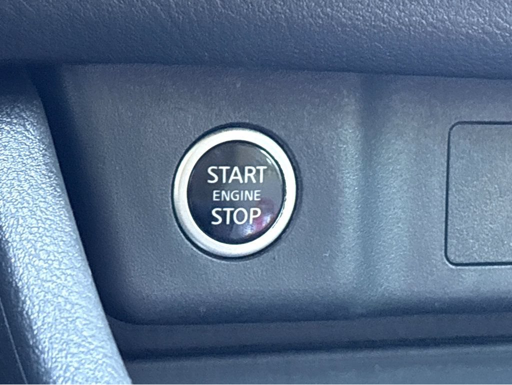 Certified 2023 Nissan Rogue SV FWD image 7