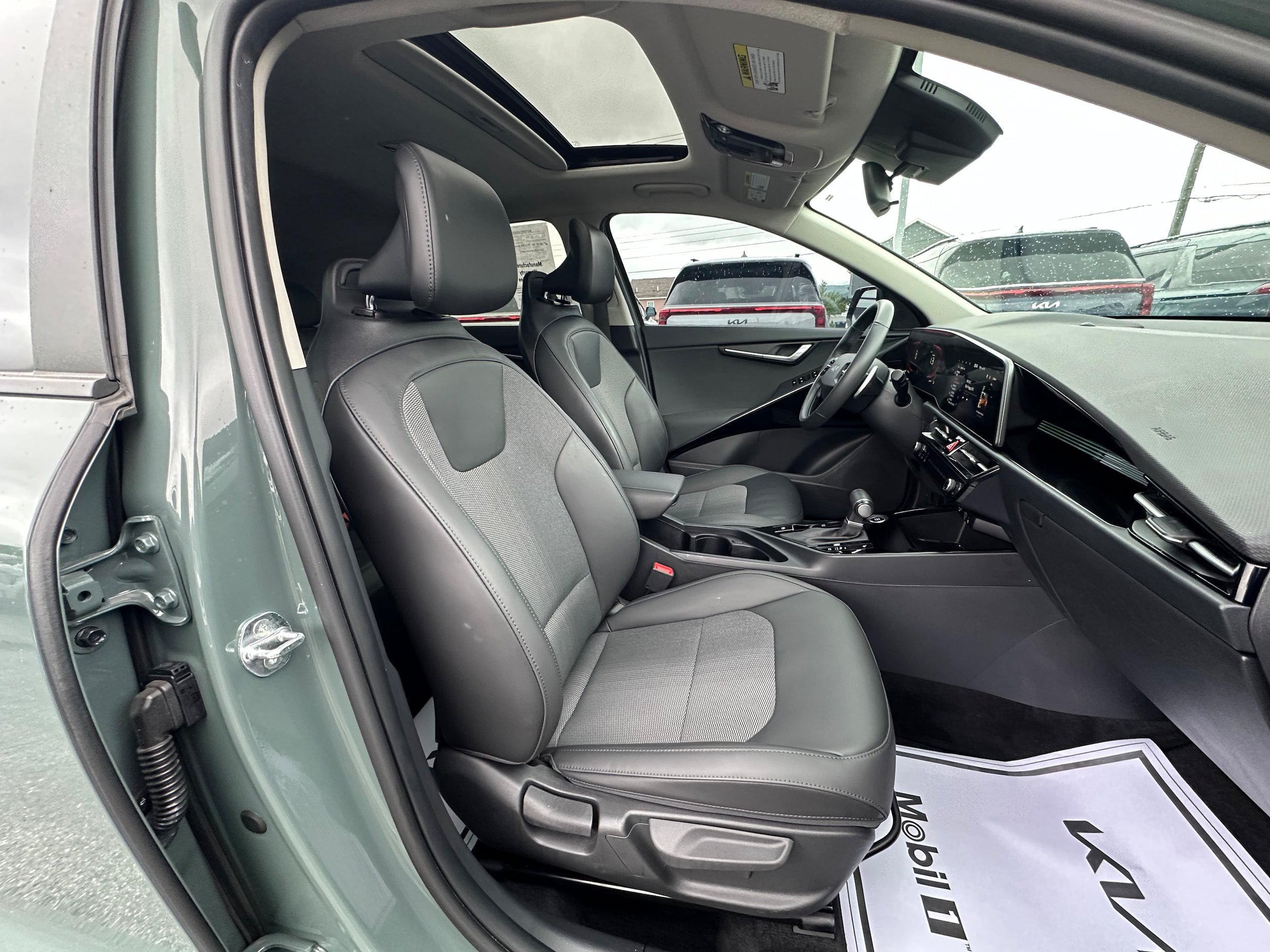 Used 2024 Kia Niro EX Touring FWD image 18