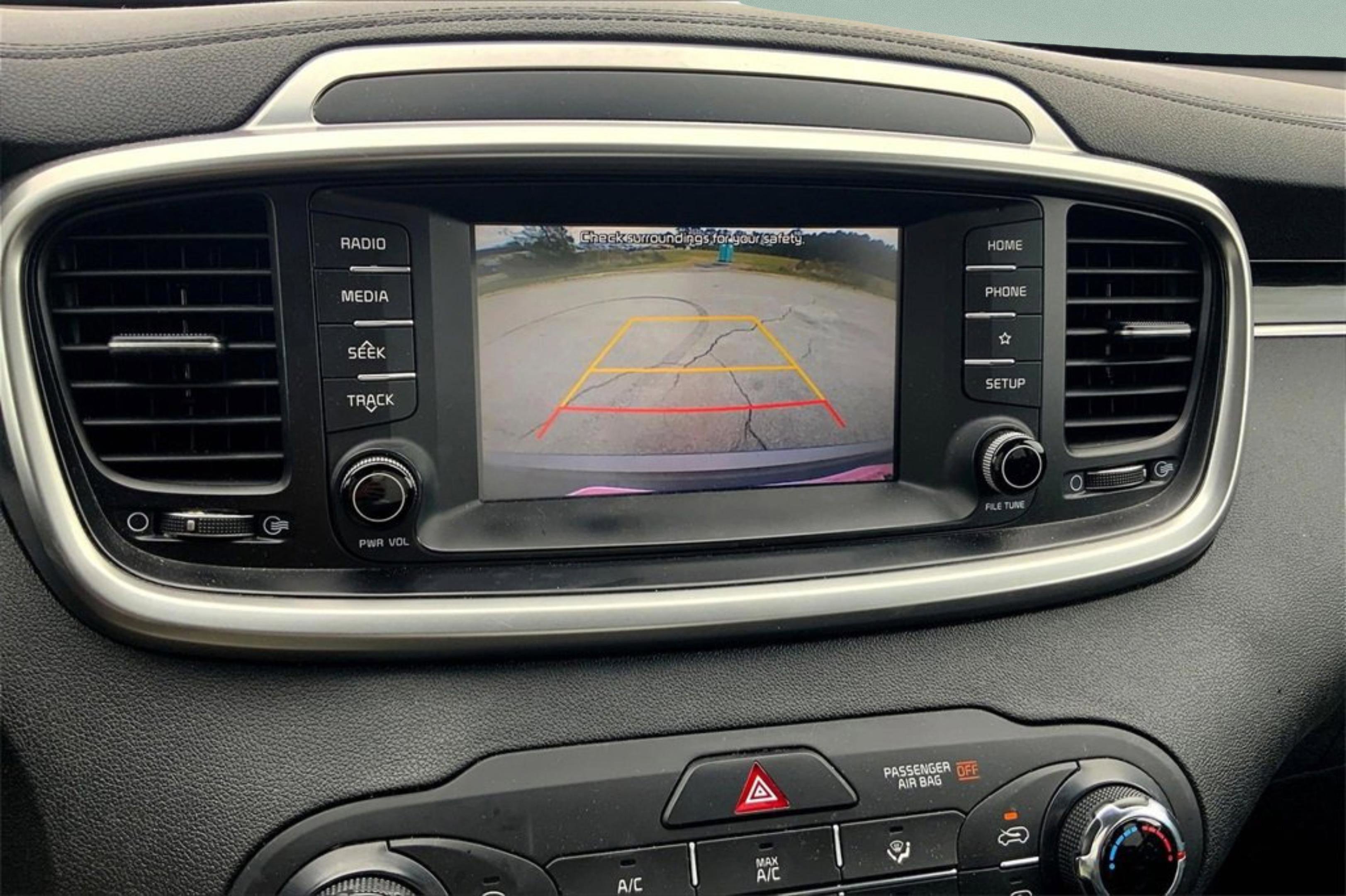 Used 2020 Kia Sorento LX image 22