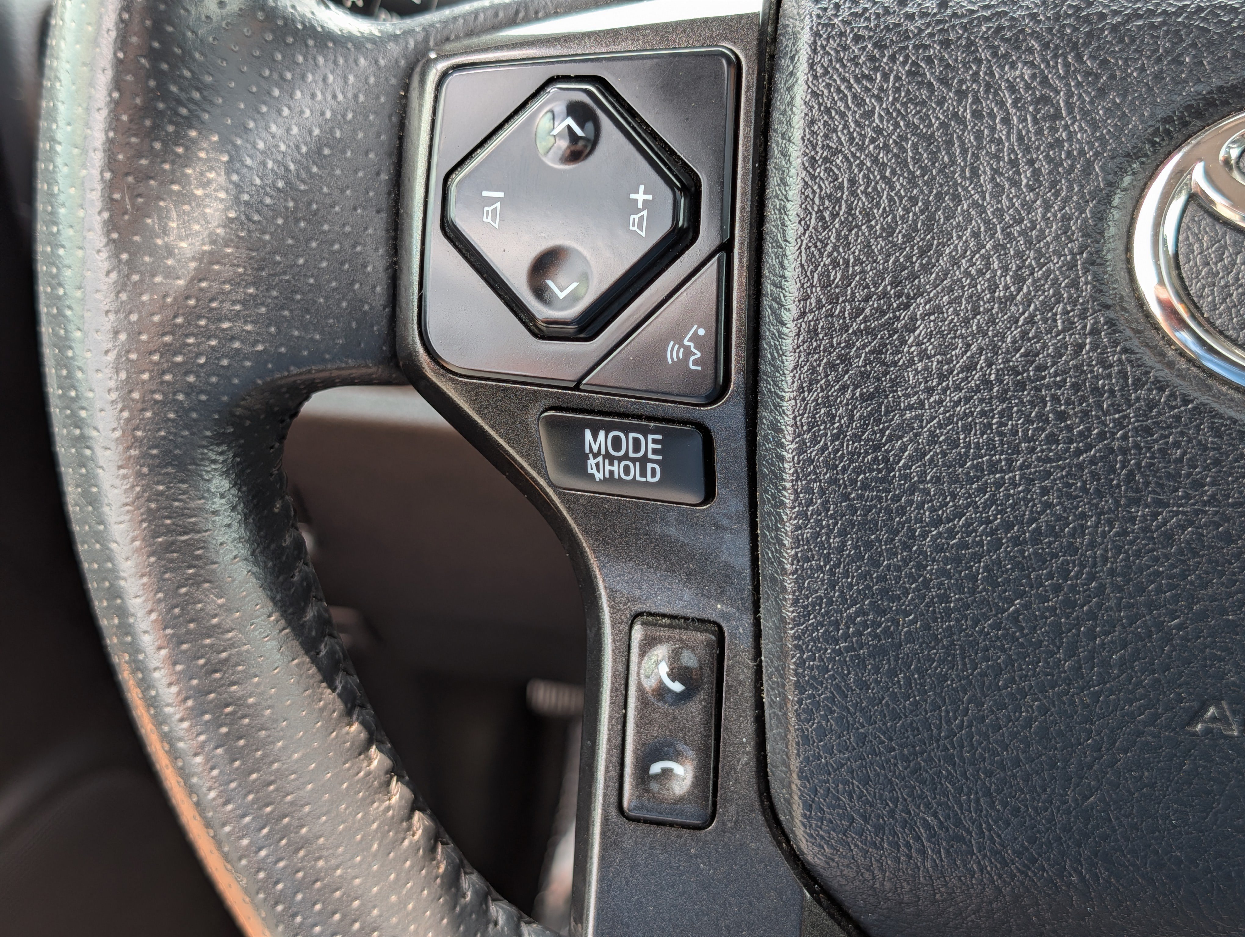 Used 2022 Toyota 4Runner TRD Off-Road Premium w/ TRD Black Wheel Package (TMS) AWD/4WD image 22
