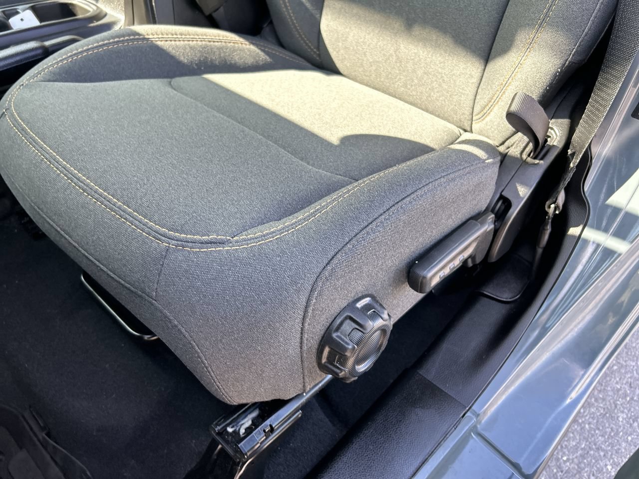 Used 2025 Jeep Gladiator Sport AWD/4WD image 22