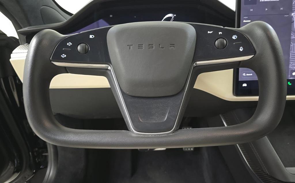 Used 2022 Tesla Model S Plaid image 9