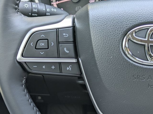 Used 2023 Toyota Highlander XLE AWD/4WD image 22