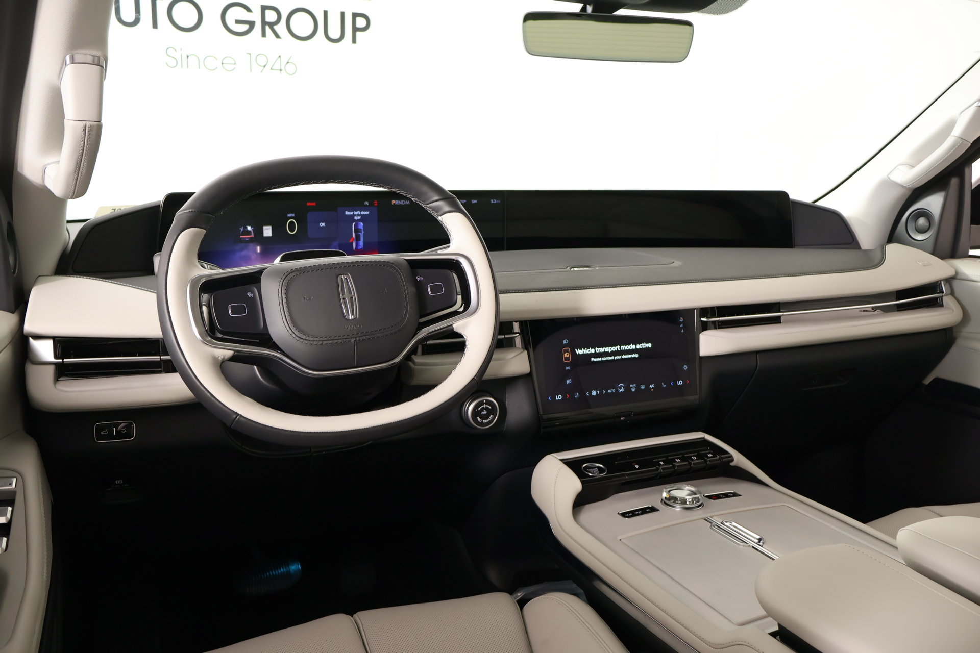 New 2026 Lincoln Navigator Premiere AWD/4WD image 2