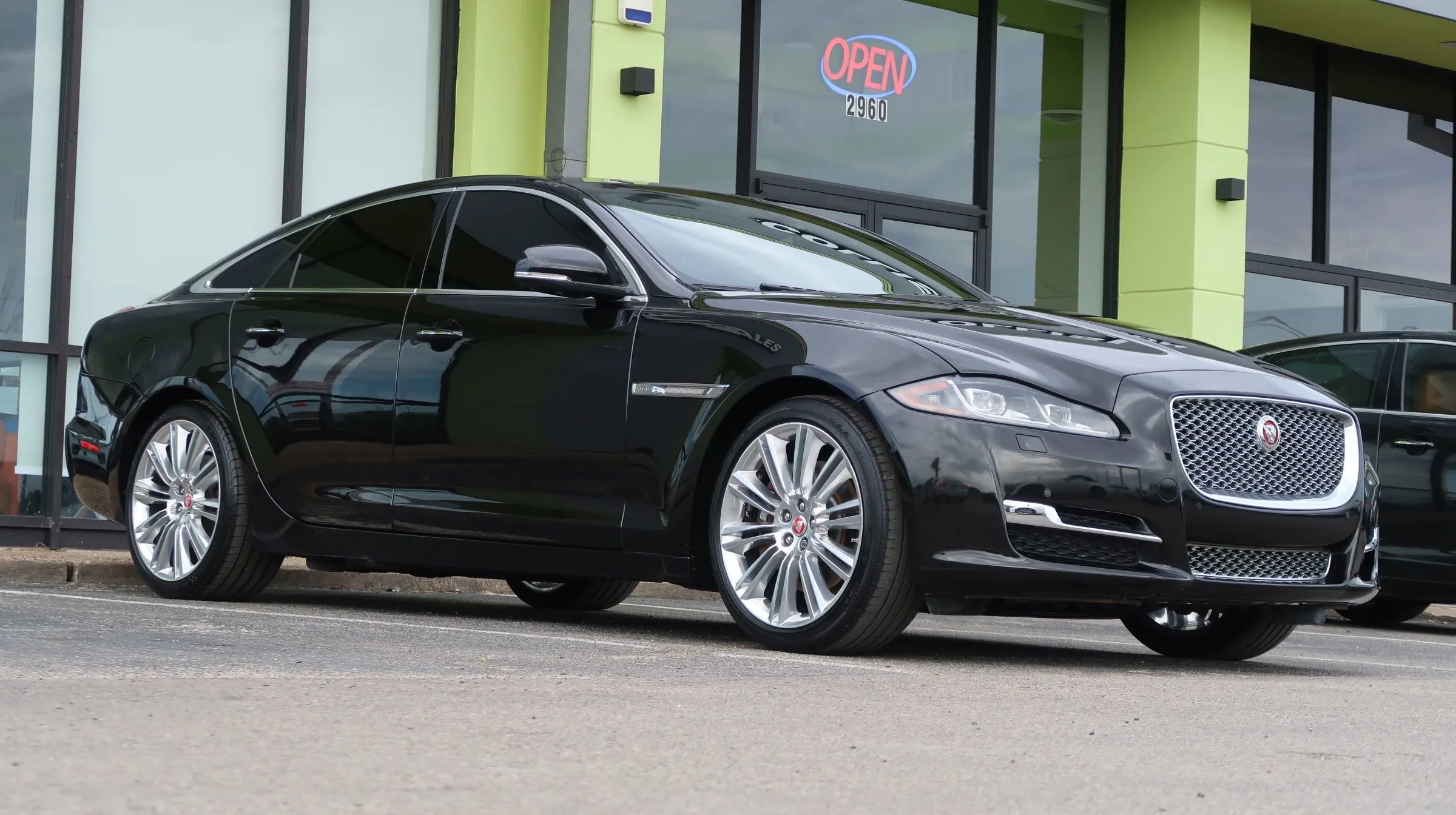 Used 2017 Jaguar XJ R-Sport AWD/4WD image 6