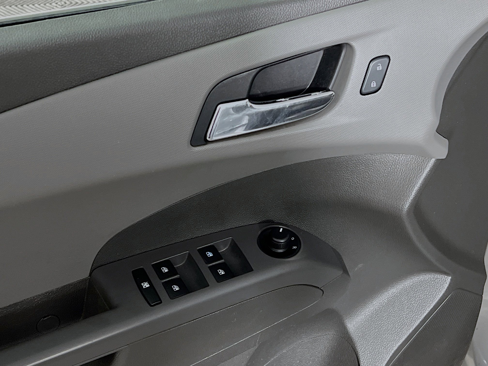 Used 2016 Chevrolet Sonic LT image 17