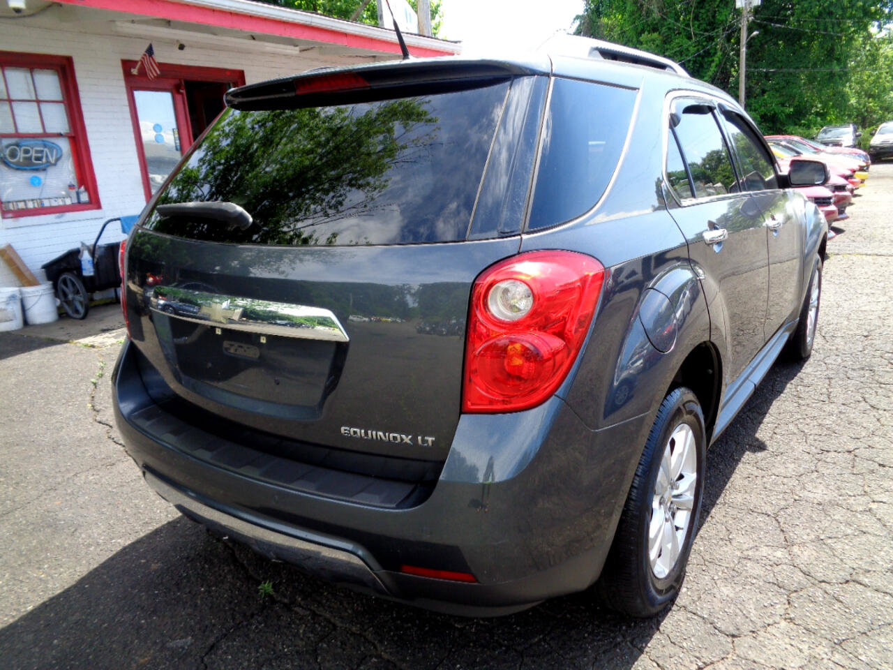 Used 2011 Chevrolet Equinox LT w/ Chrome Appearance Package image 5