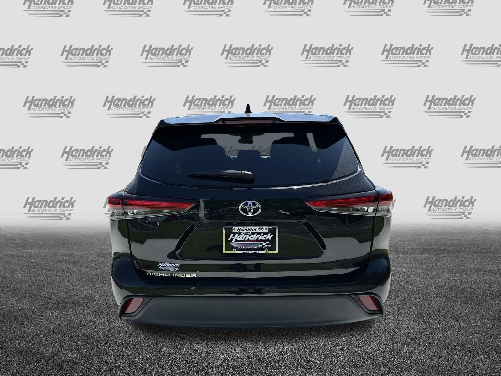 Used 2023 Toyota Highlander L FWD image 9