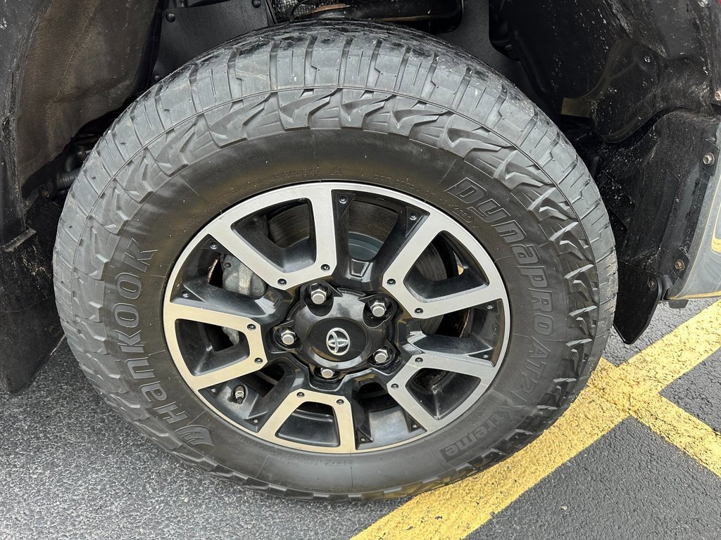 Used 2021 Toyota Tundra Limited w/ Limited Premium Package image 31