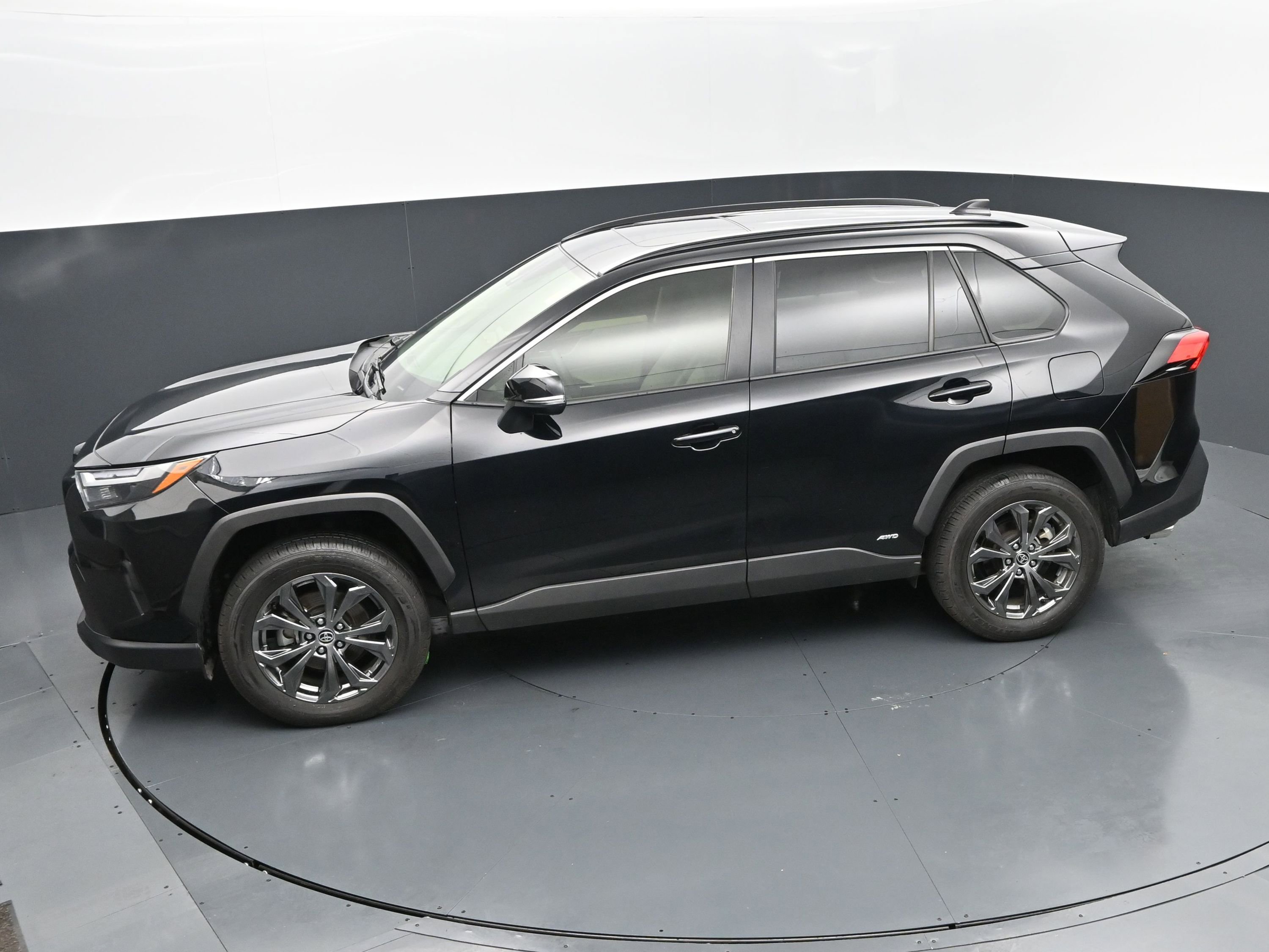 Used 2023 Toyota RAV4 XLE Premium AWD/4WD image 28