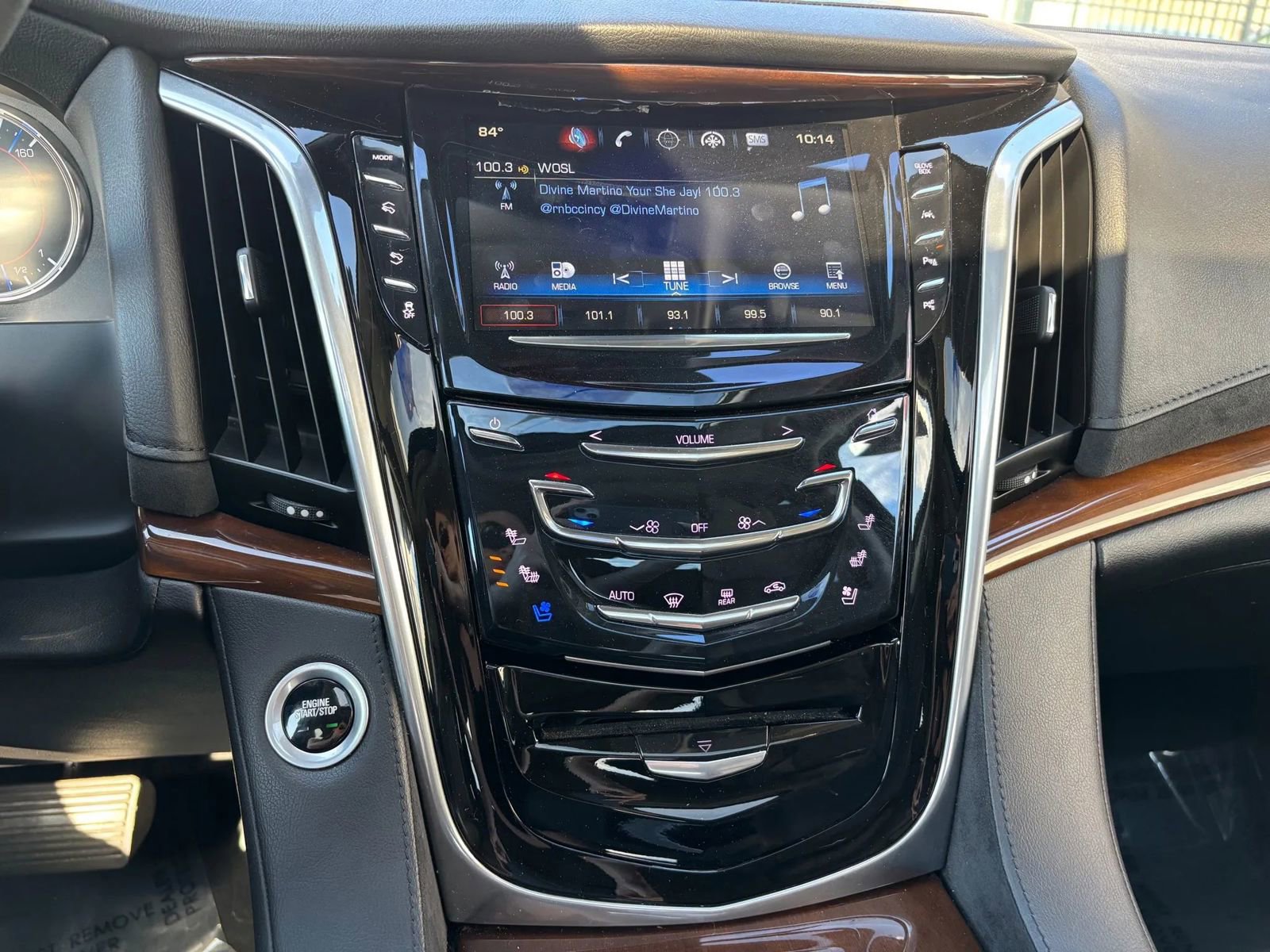 Used 2020 Cadillac Escalade Premium Luxury image 26