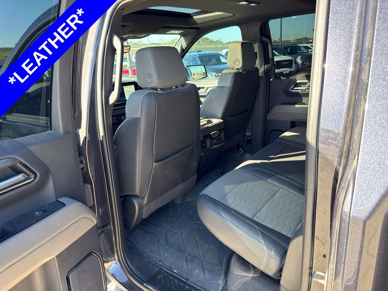 Used 2023 Chevrolet Silverado 1500 ZR2 w/ Technology Package AWD/4WD image 7