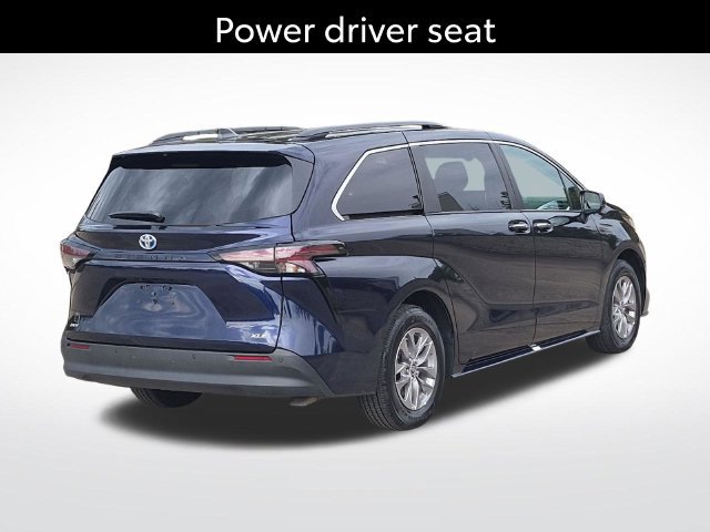 Used 2025 Toyota Sienna XLE FWD image 7