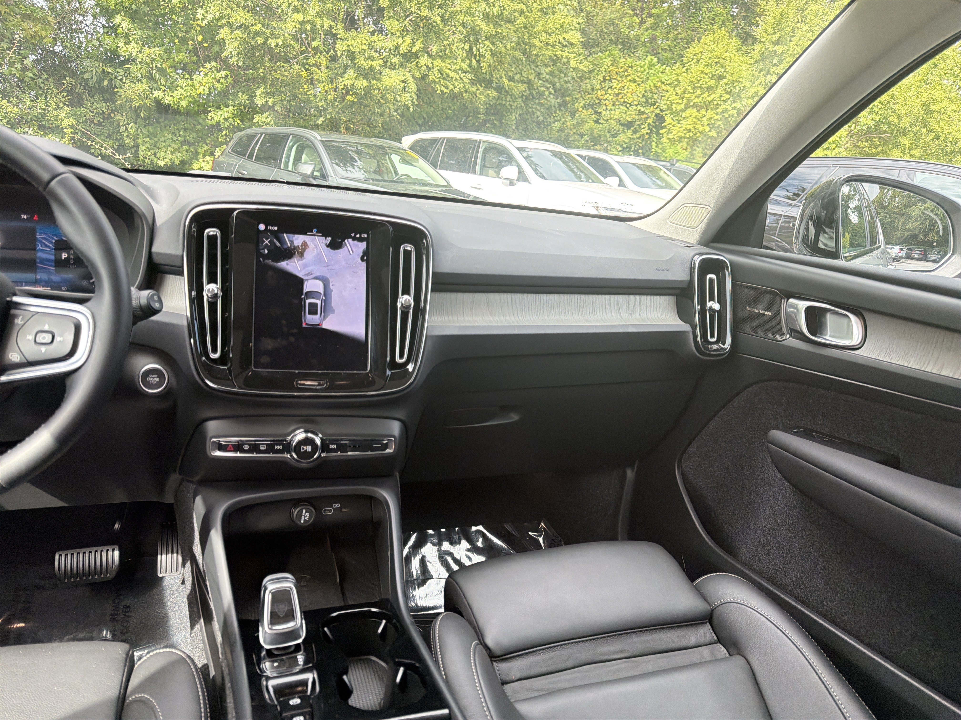 Certified 2025 Volvo XC40 B5 Ultra AWD/4WD image 31