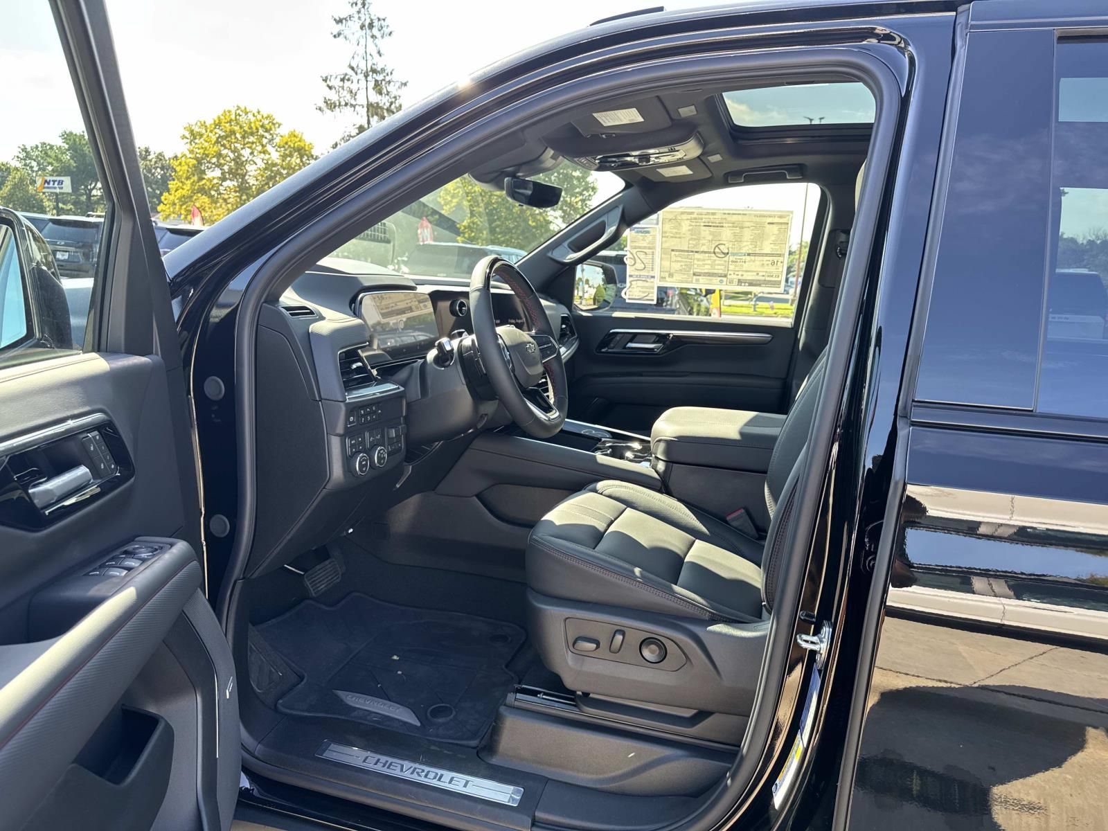 New 2026 Chevrolet Suburban RST w/ Advanced Technology Package AWD/4WD image 17