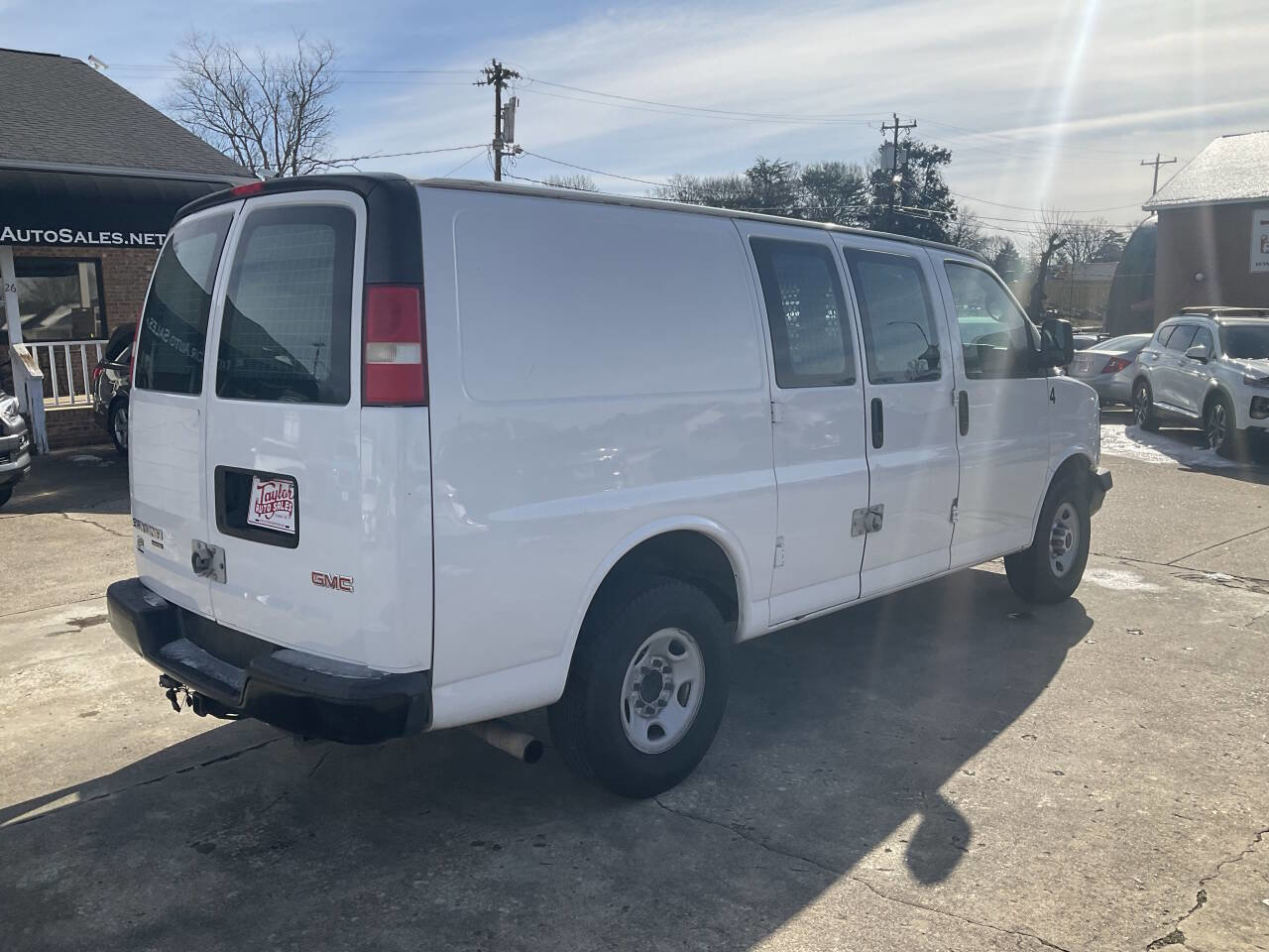 Used 2015 GMC Savana 2500 RWD image 3