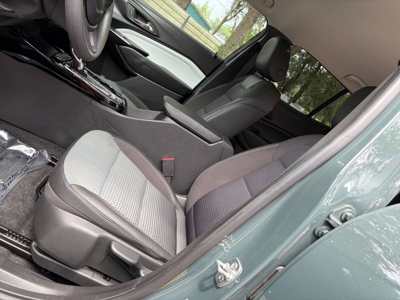Used 2025 Chevrolet Trax LT FWD image 35