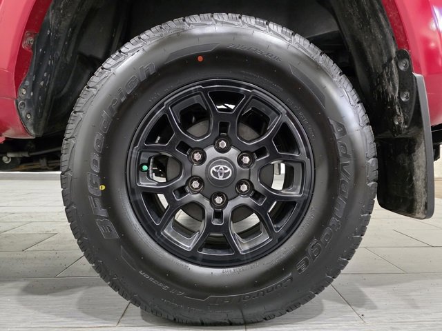 Used 2022 Toyota Tacoma SR5 w/ Technology Package image 23