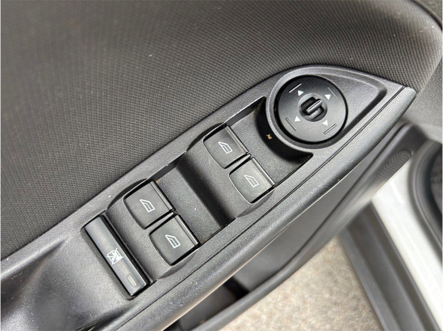 Used 2017 Ford Focus SE FWD image 16