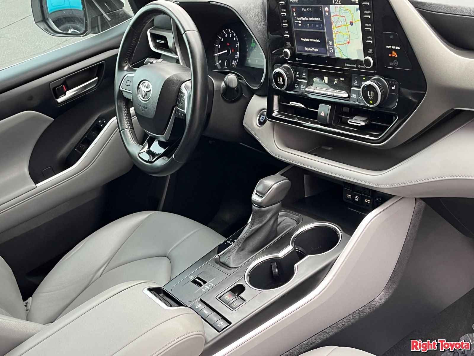 Certified 2021 Toyota Highlander XLE FWD image 13