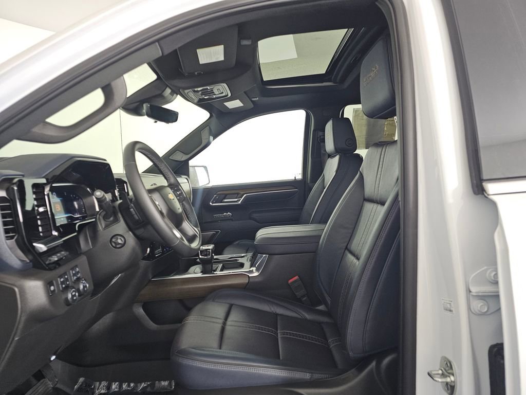 Used 2025 Chevrolet Silverado 1500 High Country w/ Technology Package image 24