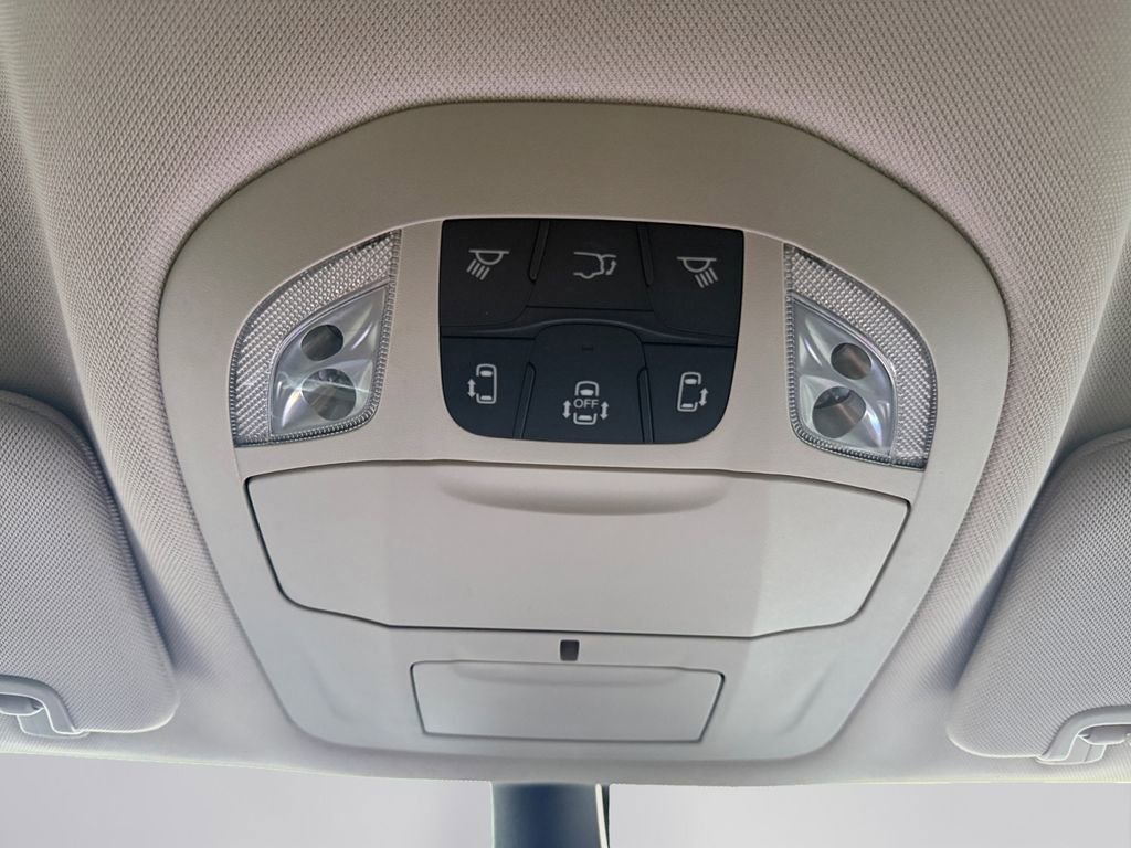 Used 2024 Chrysler Pacifica Touring-L image 20