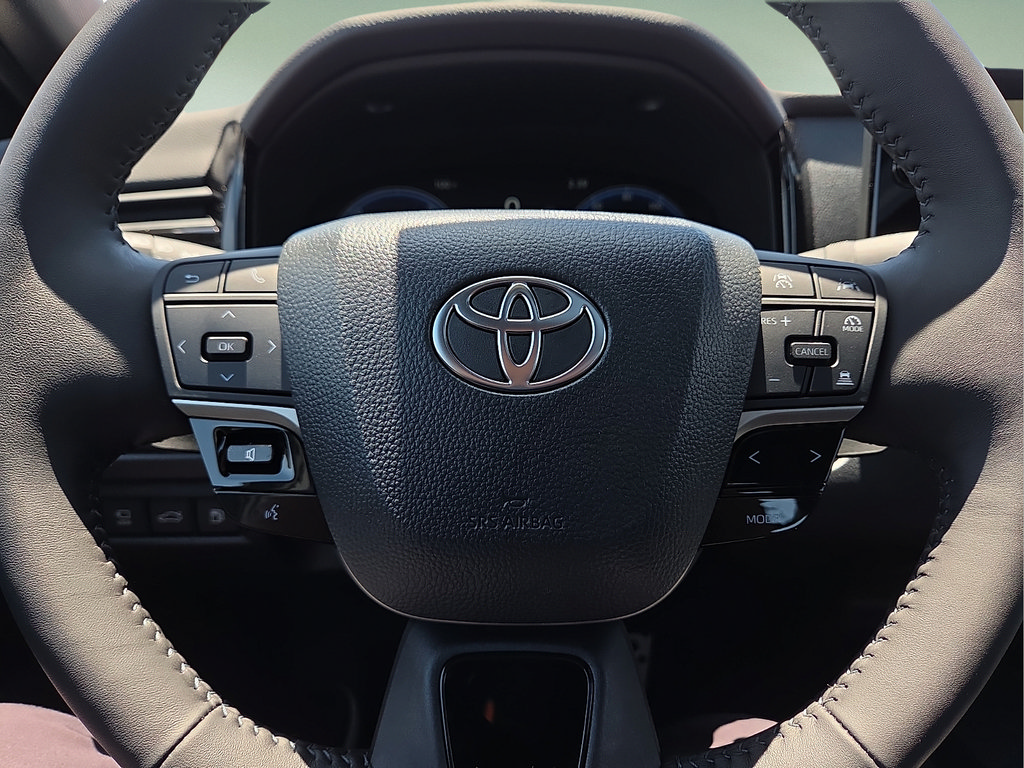 New 2026 Toyota Camry Hybrid FWD image 25