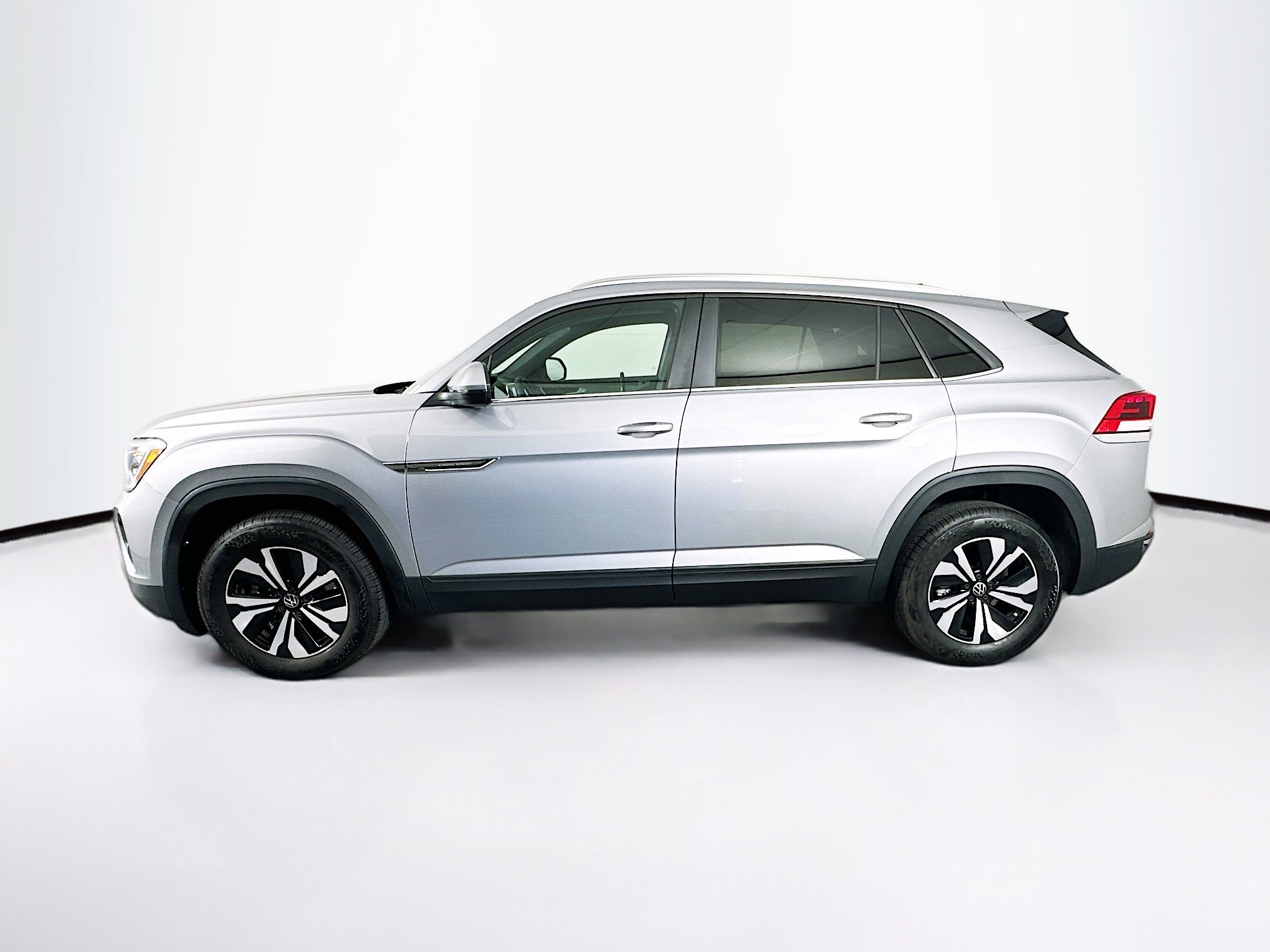 Used 2025 Volkswagen Atlas Cross Sport SE FWD image 4