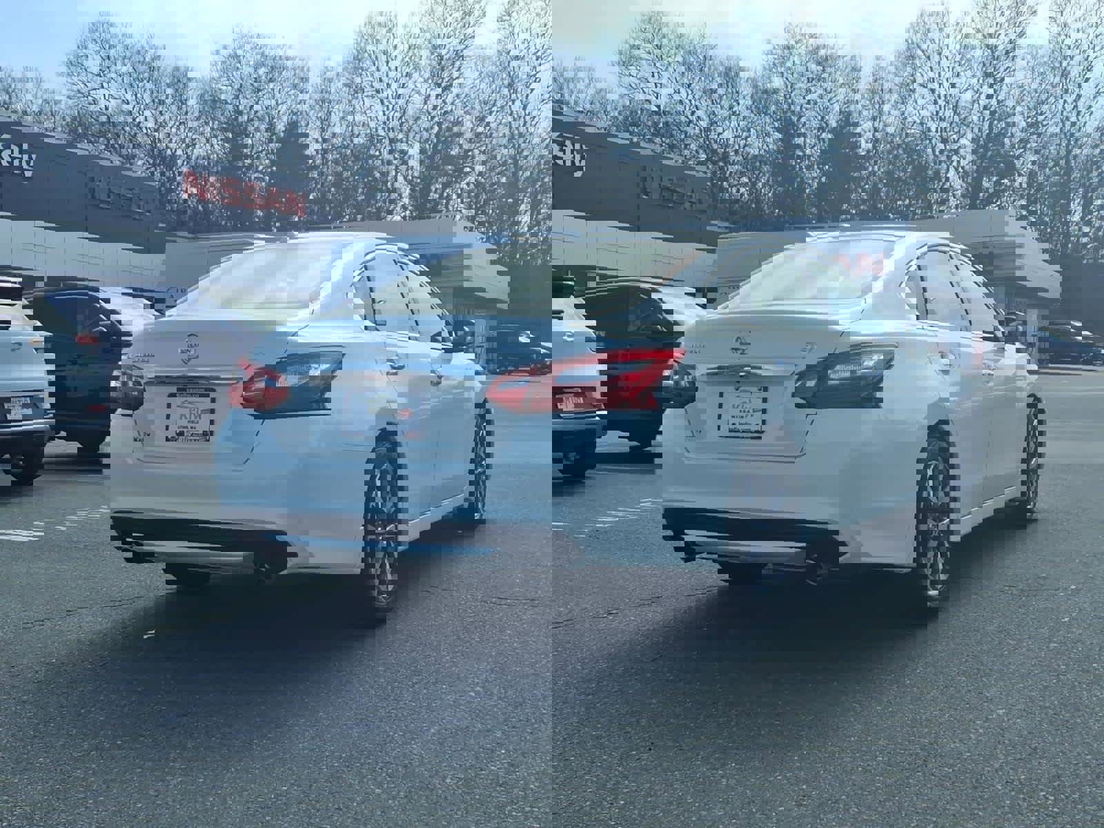 Certified 2017 Nissan Altima 2.5 SV w/ Convenience Package image 4