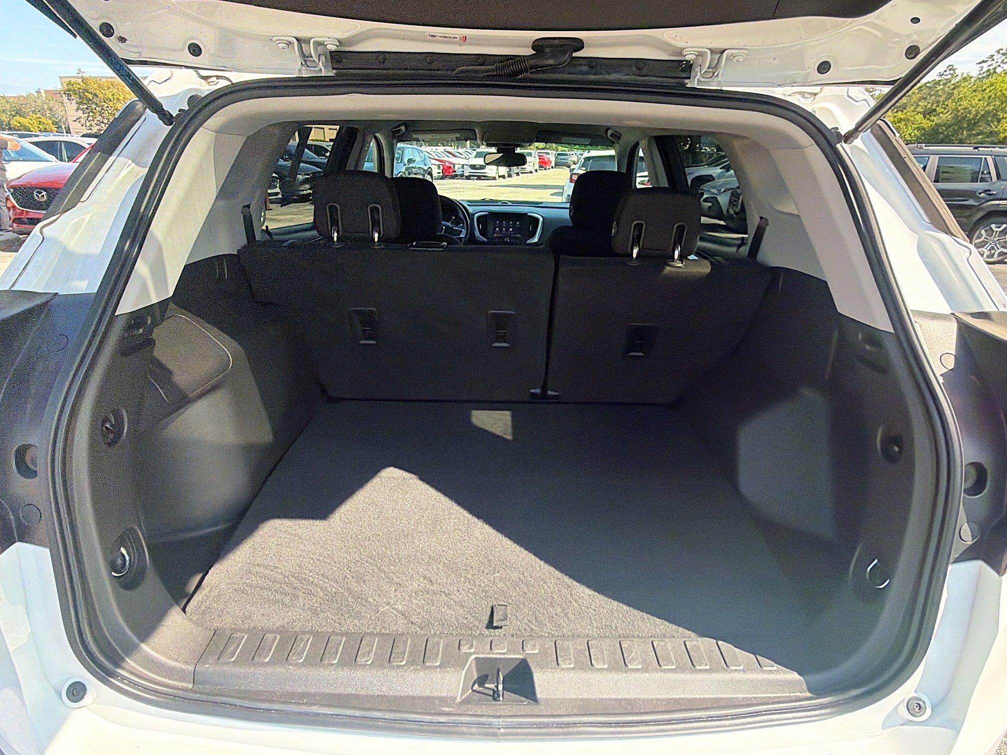 Used 2020 GMC Terrain SLE image 13