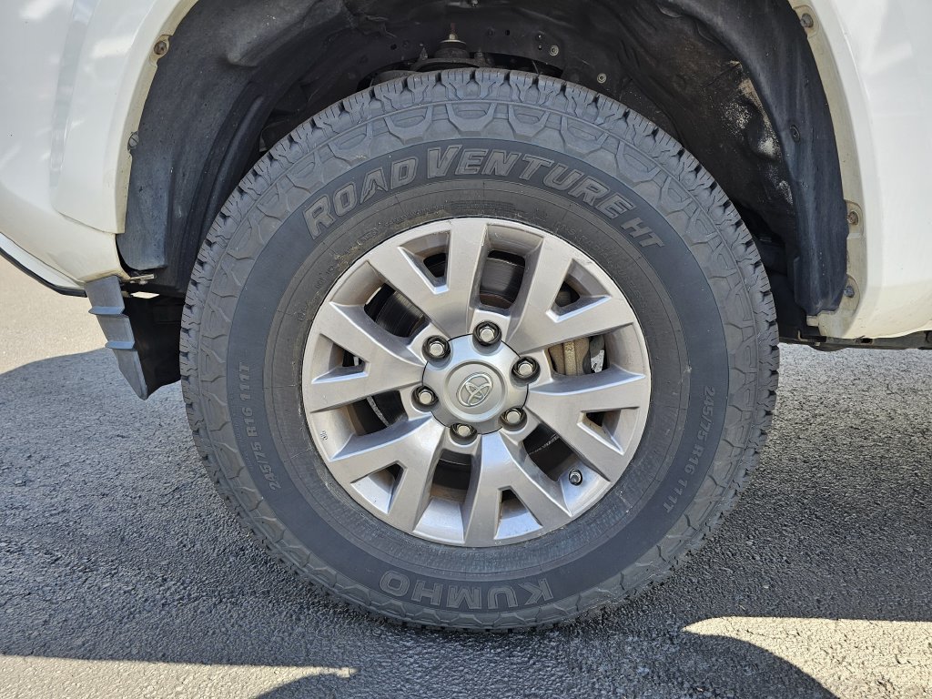 Used 2017 Toyota Tacoma SR5 w/ Tow Package RWD image 25