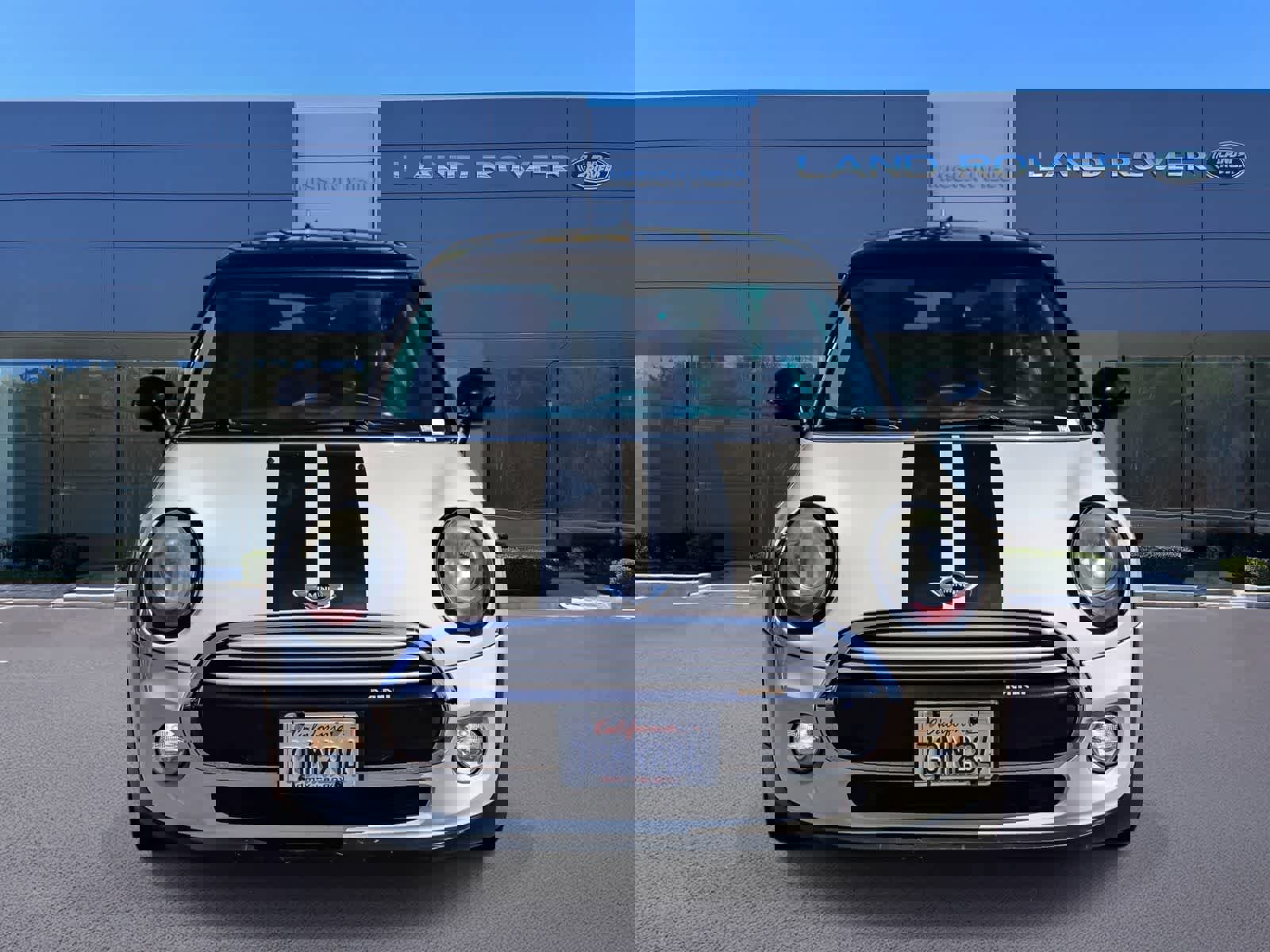 Used 2014 MINI Cooper 2-Door Hardtop image 2