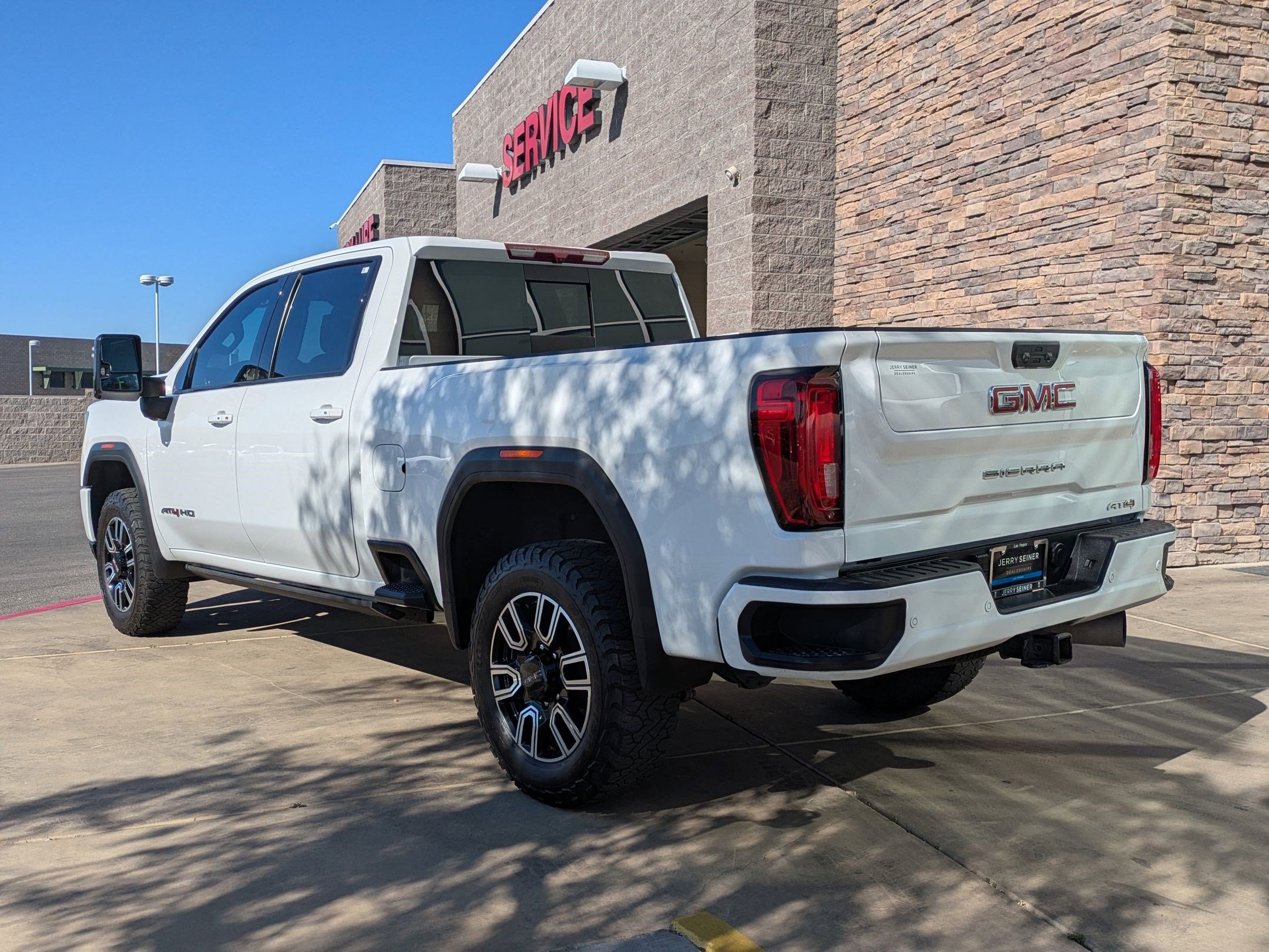 Used 2023 GMC Sierra 3500 AT4 w/ AT4 Preferred Package AWD/4WD image 3
