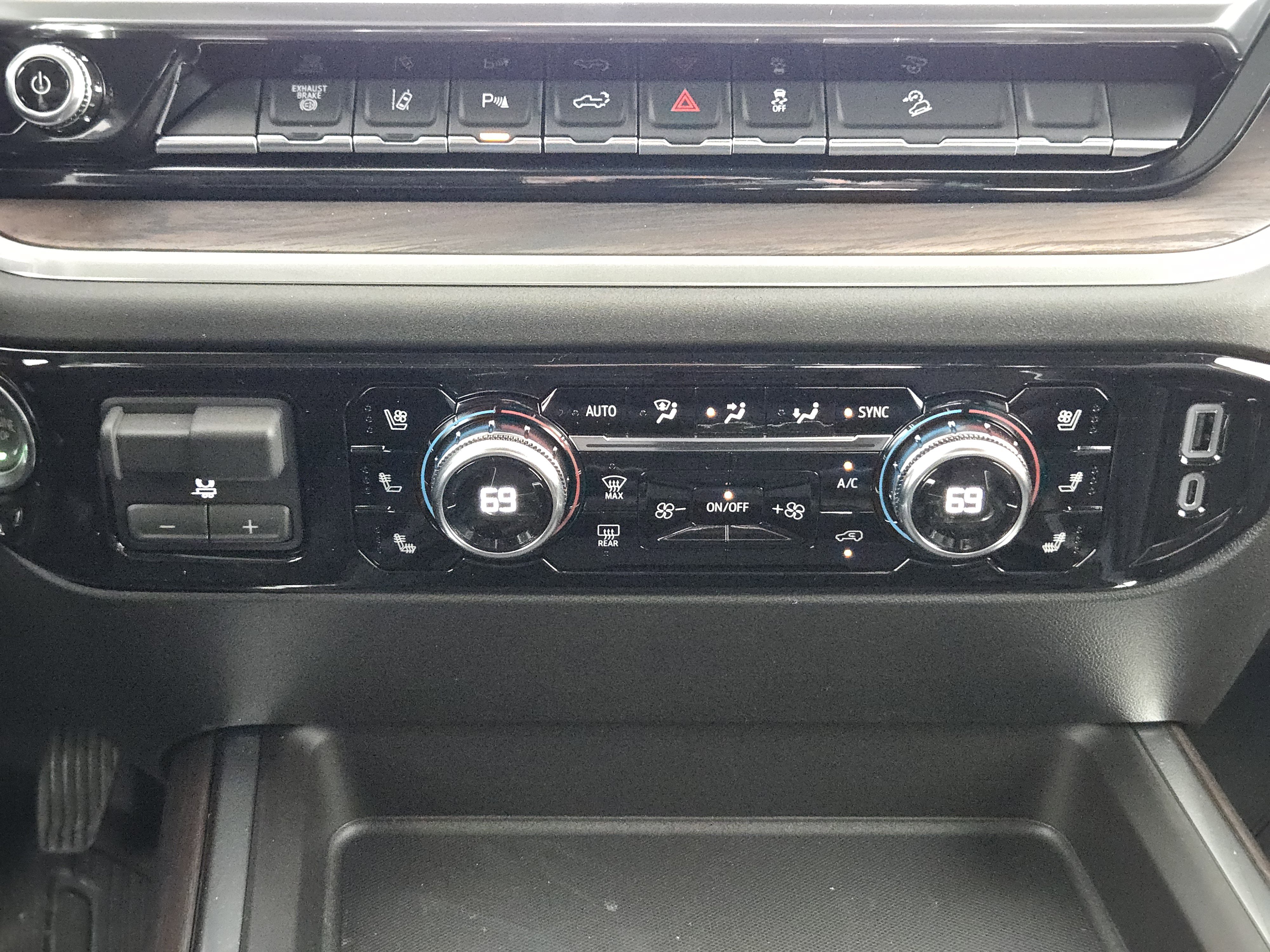 New 2026 GMC Sierra 2500 SLT w/ Texas SLT Premium Package image 15