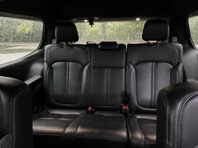 Certified 2024 Jeep Wagoneer Series II AWD/4WD image 32