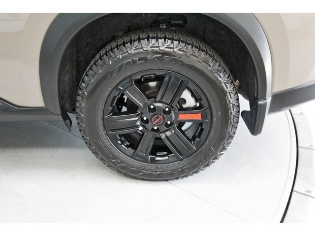 Used 2025 Nissan Rogue SV AWD/4WD image 6