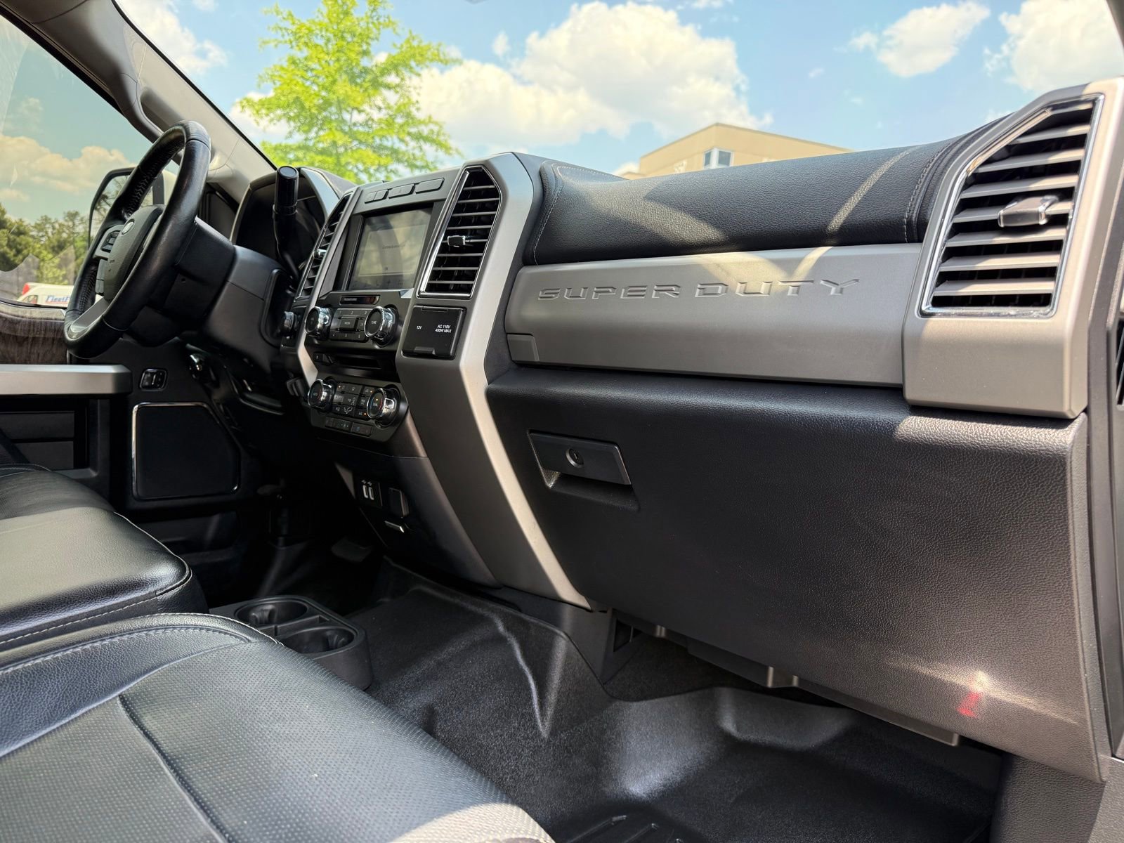 Used 2017 Ford F250 Lariat w/ Lariat Ultimate Package AWD/4WD image 24